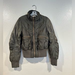 Unknown brand Green jacket with 2 pockets with zippers
